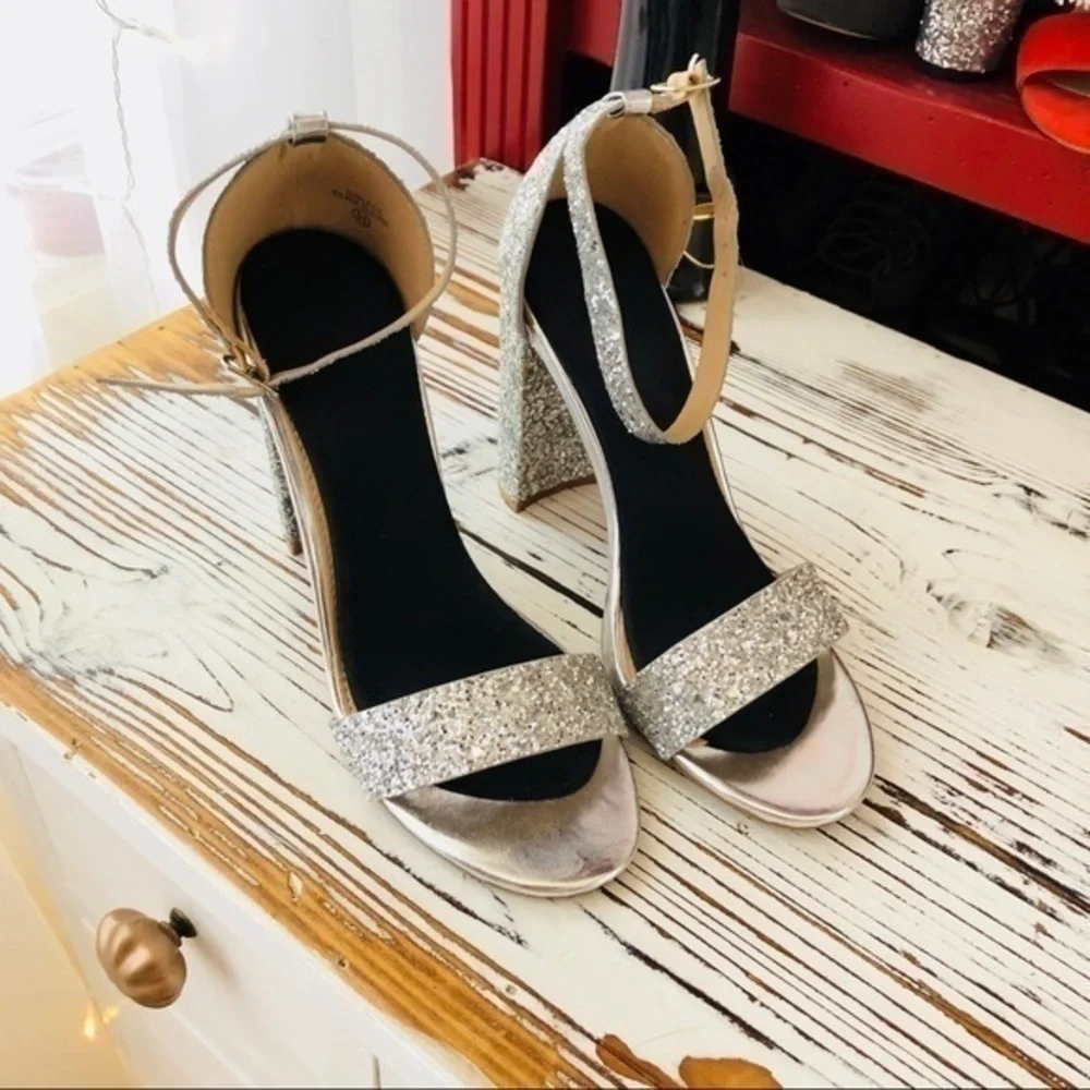Glitter Heels in Silver / white